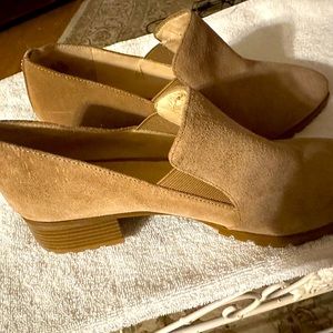 Size 8M9 W. suede shoes, new